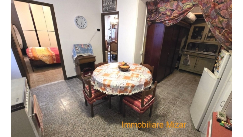 41025638