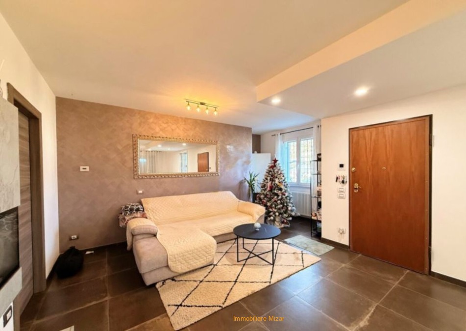 Trilocale ristrutturato in casa indipendente