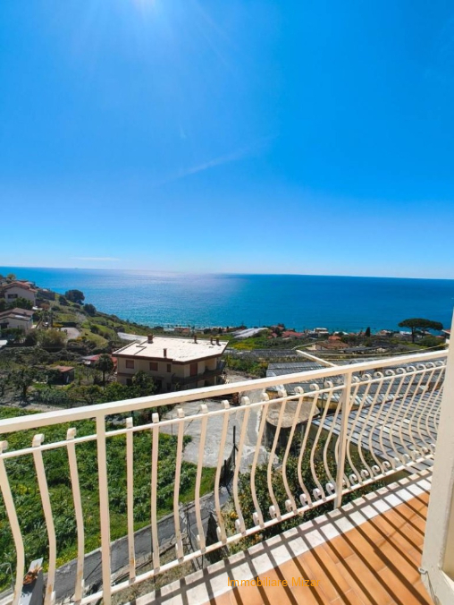 Quadrilocale con vista mare