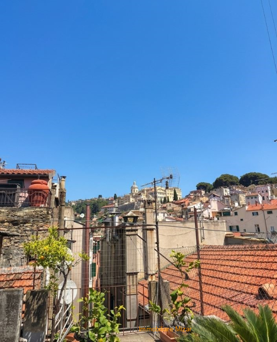 Ampio quadrilocale in centro