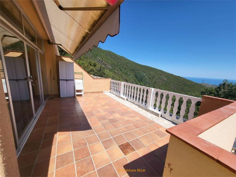 Bilocale con grande terrazza