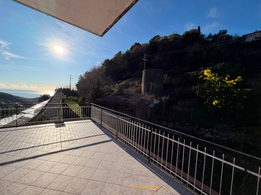 Bilocale con vista mare