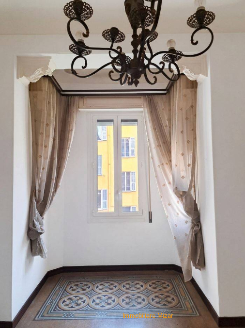 Ampio appartamento in palazzo d'epoca