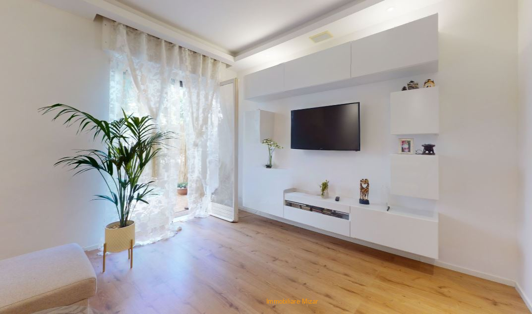 Appartamento con ampio spazio esterno