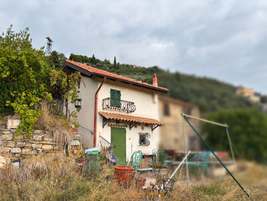 Terreno con porzione di abitazione da personalizzare