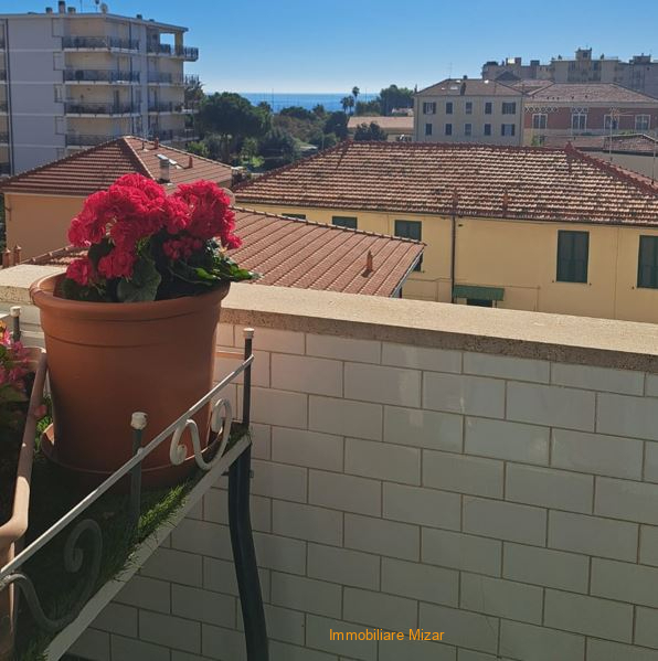 TAGGIA - Ampio quadrilocale ristrutturato